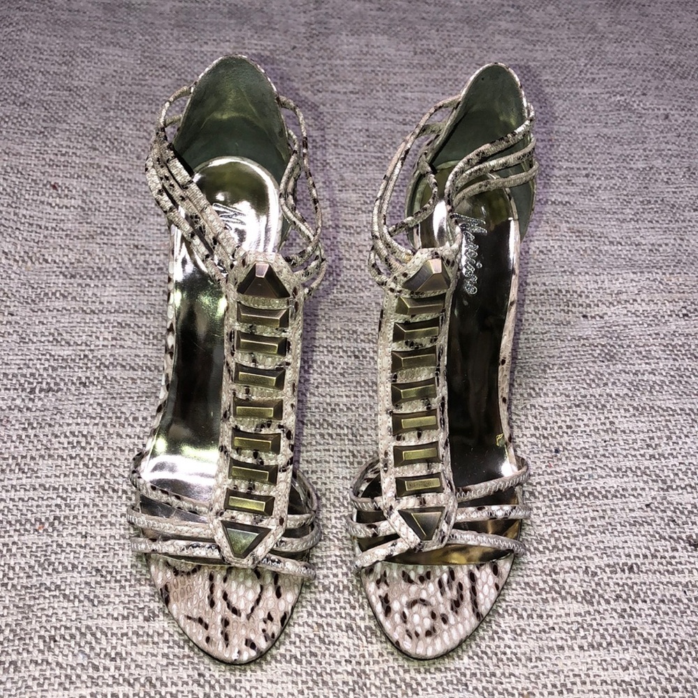 MARCIANO LEATHER MULTI STRAP SANDALS SIZE 7.5